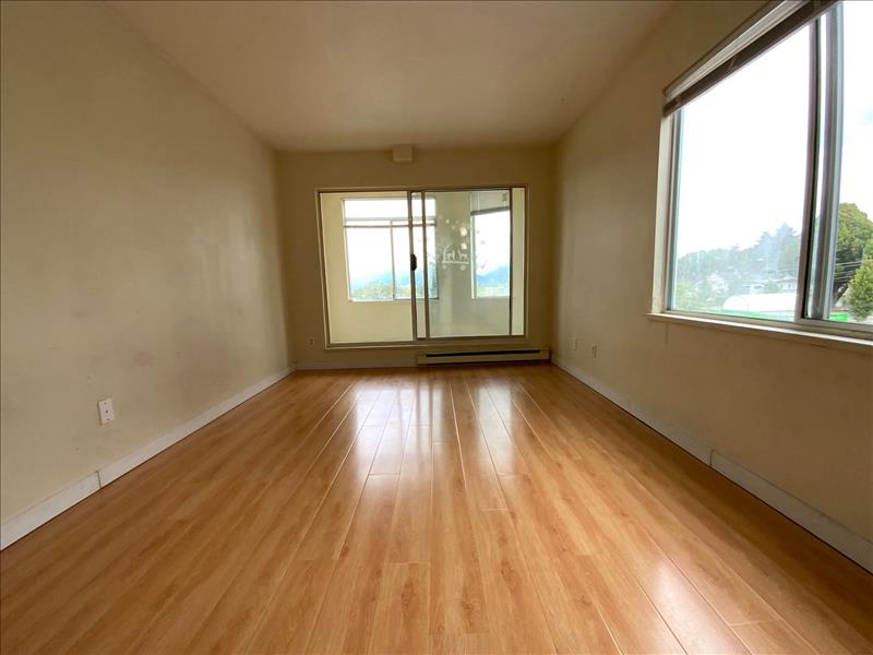 1942   Kingsway, Vancouver