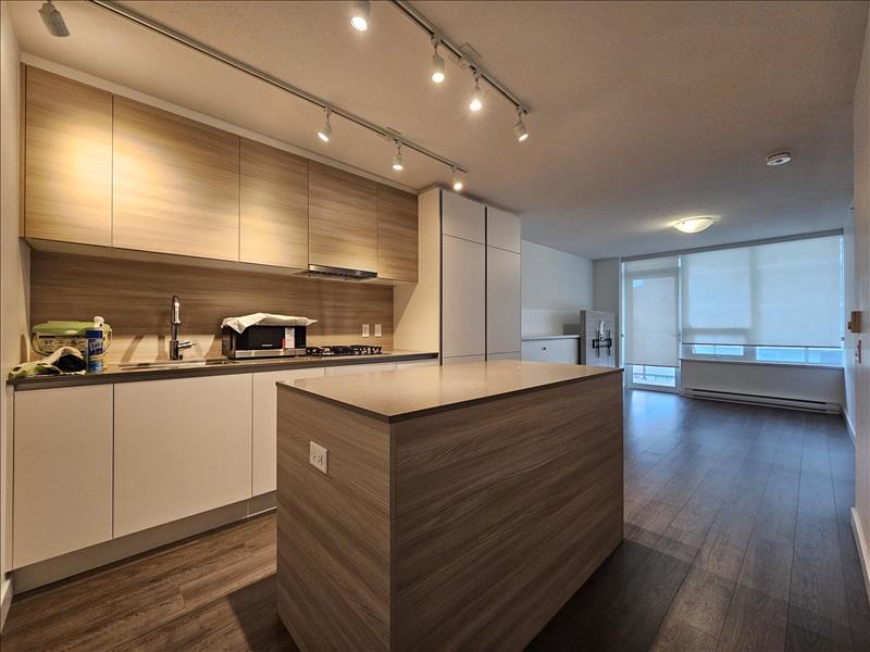 988  Quayside Drive