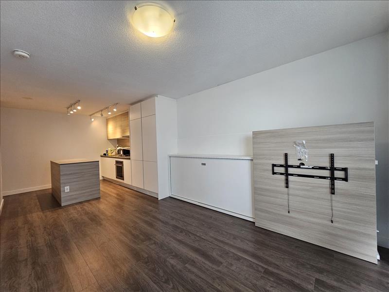 988  Quayside Drive